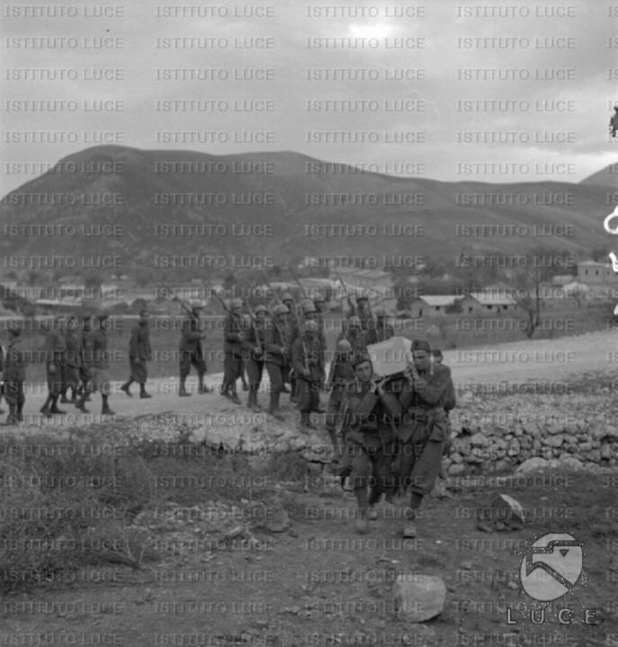 Peter e la guerra del 1917 by Mattia gallici - Illustrated by Mattia Gallucci, Eleonora Simeoni e Riccardo Ottoborgo  - Ourboox.com