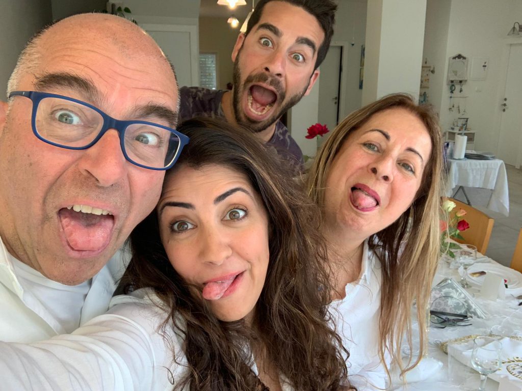 Sixty Minutes, Seventy Years – PIctures from my life by Mel Rosenberg - מל רוזנברג - Ourboox.com