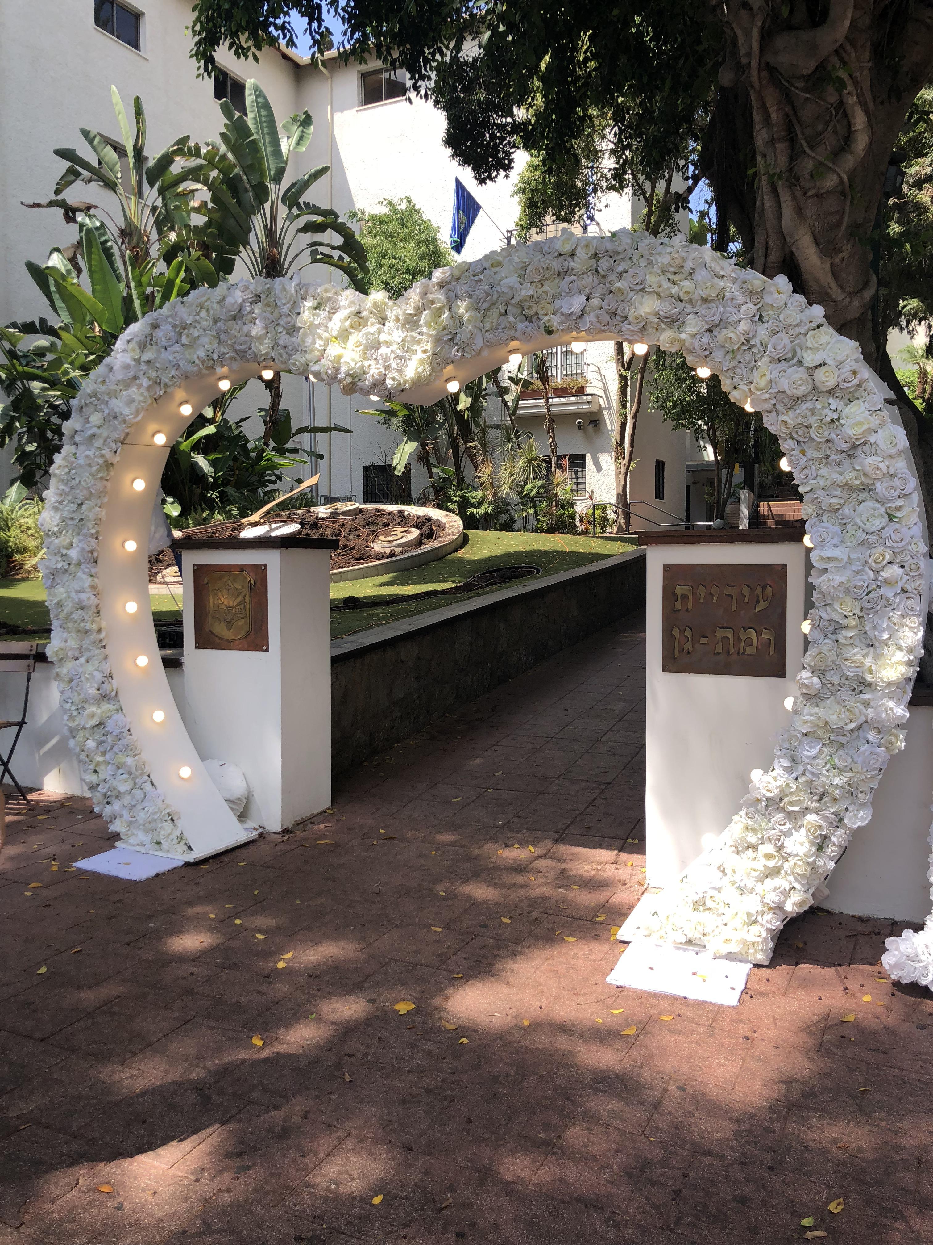 BIALIK LIVES IN RAMAT-GAN hebr by Shulamit Sapir-Nevo - Illustrated by שולי ספיר-נבו - Ourboox.com