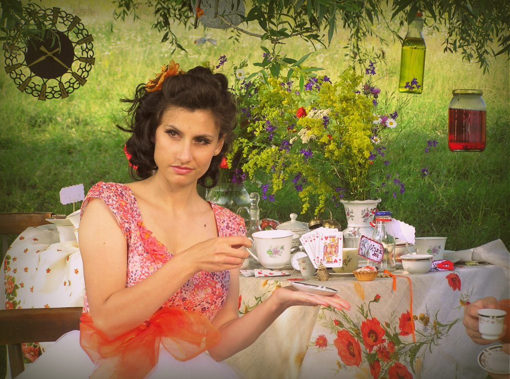 Alice by Naya Koleva - Illustrated by Dora Dikovska - Ourboox.com