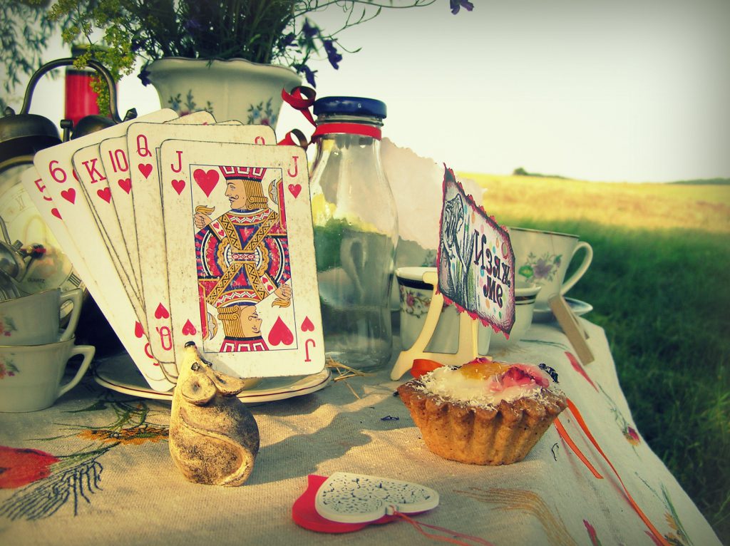 Alice by Naya Koleva - Illustrated by Dora Dikovska - Ourboox.com