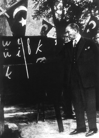 Kasım Rüzgarı by Süleyman Baran Dazıroğlu - Illustrated by Keçiören Sosyal Bilimler Lisesi - Ourboox.com