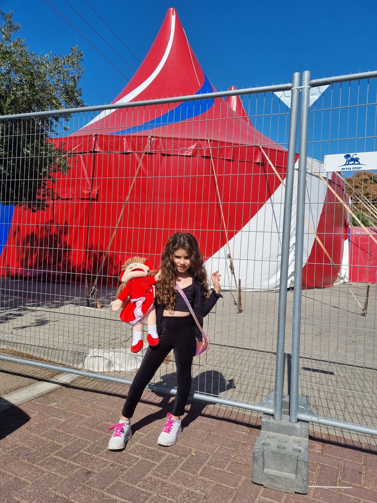 שבת בבוקר ,יום יפה! by Alina Cohen - Illustrated by ילדי גן מרגנית - Ourboox.com