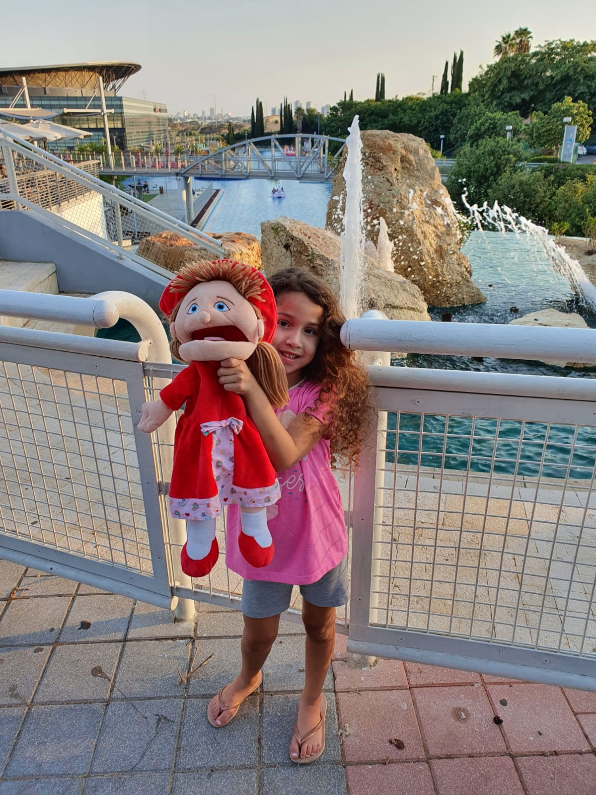 שבת בבוקר ,יום יפה! by Alina Cohen - Illustrated by ילדי גן מרגנית - Ourboox.com