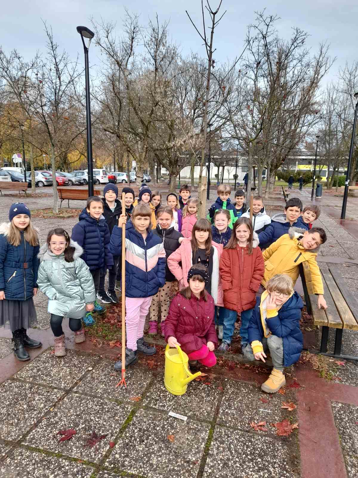 Sadnja razrednih stabala by IvanaKL - Ourboox.com