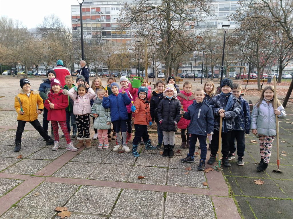 Sadnja razrednih stabala by IvanaKL - Ourboox.com