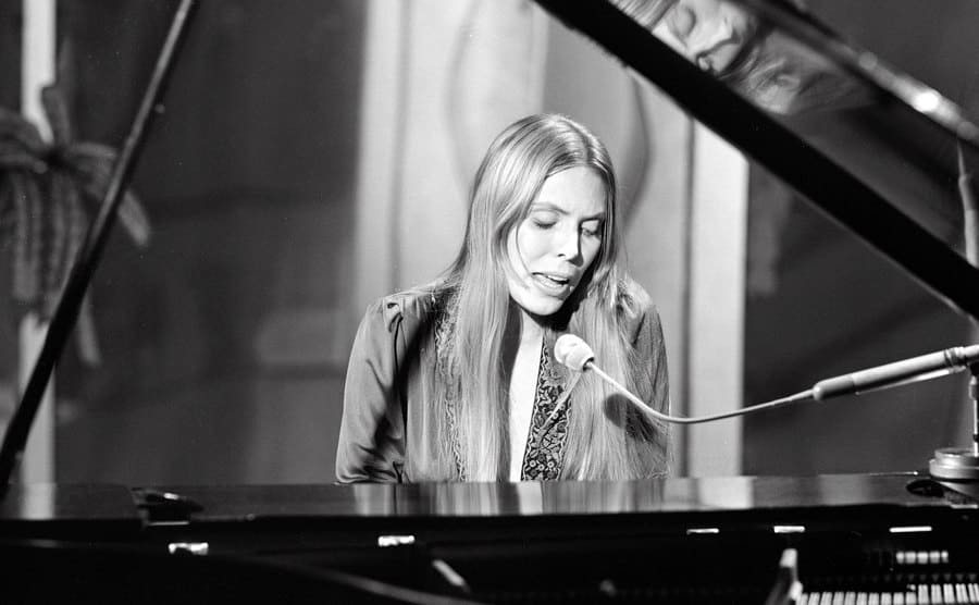 “Woodstock” – WE ARE GOLDEN by Noa Oshri Gillerman - Illustrated by Joni Mitchell - Ourboox.com