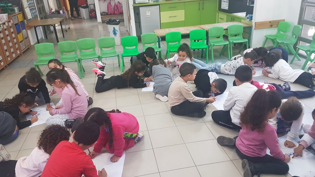 فعاليات في أعقاب قصة “حكاية نقطة على دفتر أبيض” by mysona hasarmi - Illustrated by عمل وابداع اطفال بستان وروضات المزرعة - Ourboox.com