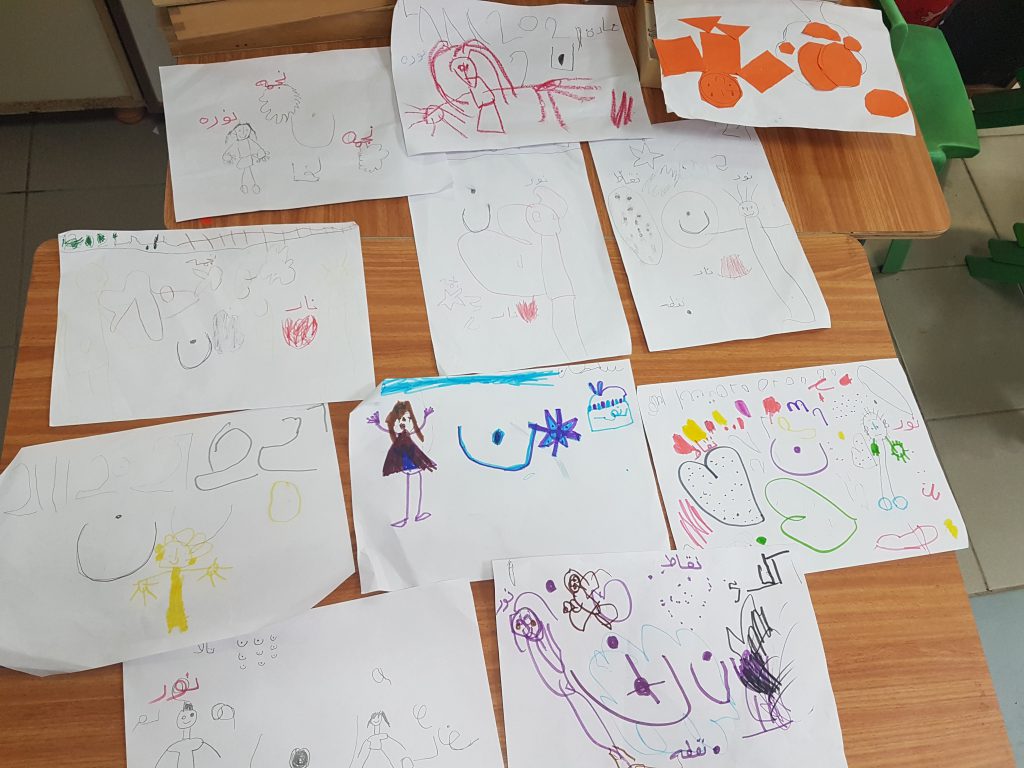 فعاليات في أعقاب قصة “حكاية نقطة على دفتر أبيض” by mysona hasarmi - Illustrated by عمل وابداع اطفال بستان وروضات المزرعة - Ourboox.com