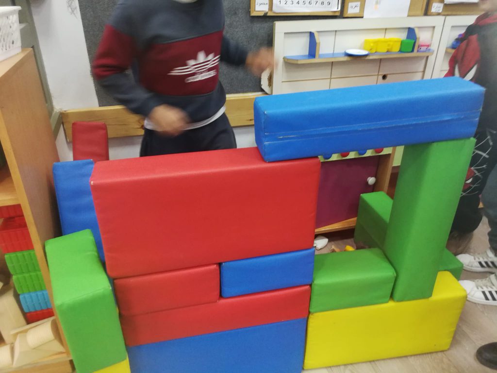 فعاليات في أعقاب قصة “حكاية نقطة على دفتر أبيض” by mysona hasarmi - Illustrated by عمل وابداع اطفال بستان وروضات المزرعة - Ourboox.com