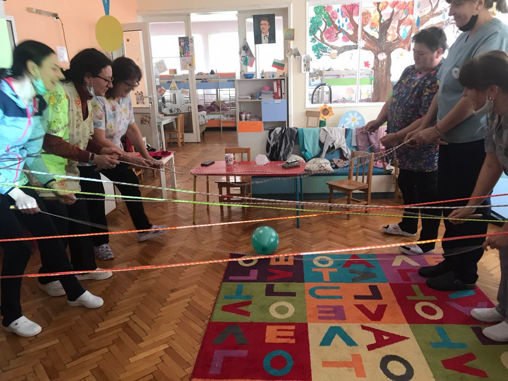 “Нашето бъдеще” – електронно списание на ДГ “Мир” гр.Мездра by Diana Vutova - Ourboox.com