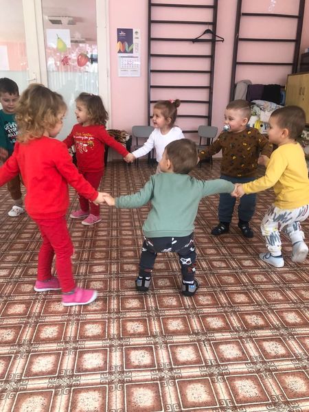 “Нашето бъдеще” – електронно списание на ДГ “Мир” гр.Мездра by Diana Vutova - Ourboox.com