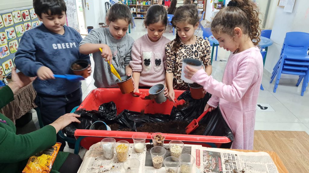 ספר ילדים על פרחי מרפא by shefaa haikal - Illustrated by הילים מנדלים עשבי מרפא  - Ourboox.com