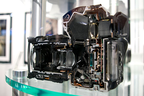 الكاميرا by ward omari - Illustrated by ورد عمري  - Ourboox.com