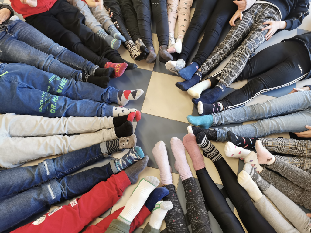 LA GIORNATA DEI CALZINI SPAIATI by Terza B. - Ourboox.com